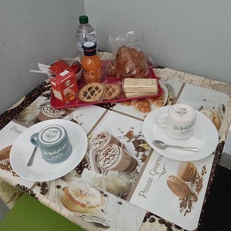 Hotel Ded 1 Checkin A Richiesta Parma Ngoại thất bức ảnh